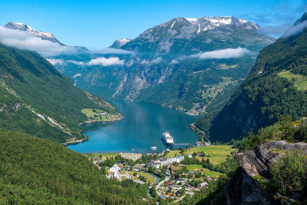 Read more about the article Fjord Explorations: Cruising Through the Spectacular Fjords of Norway